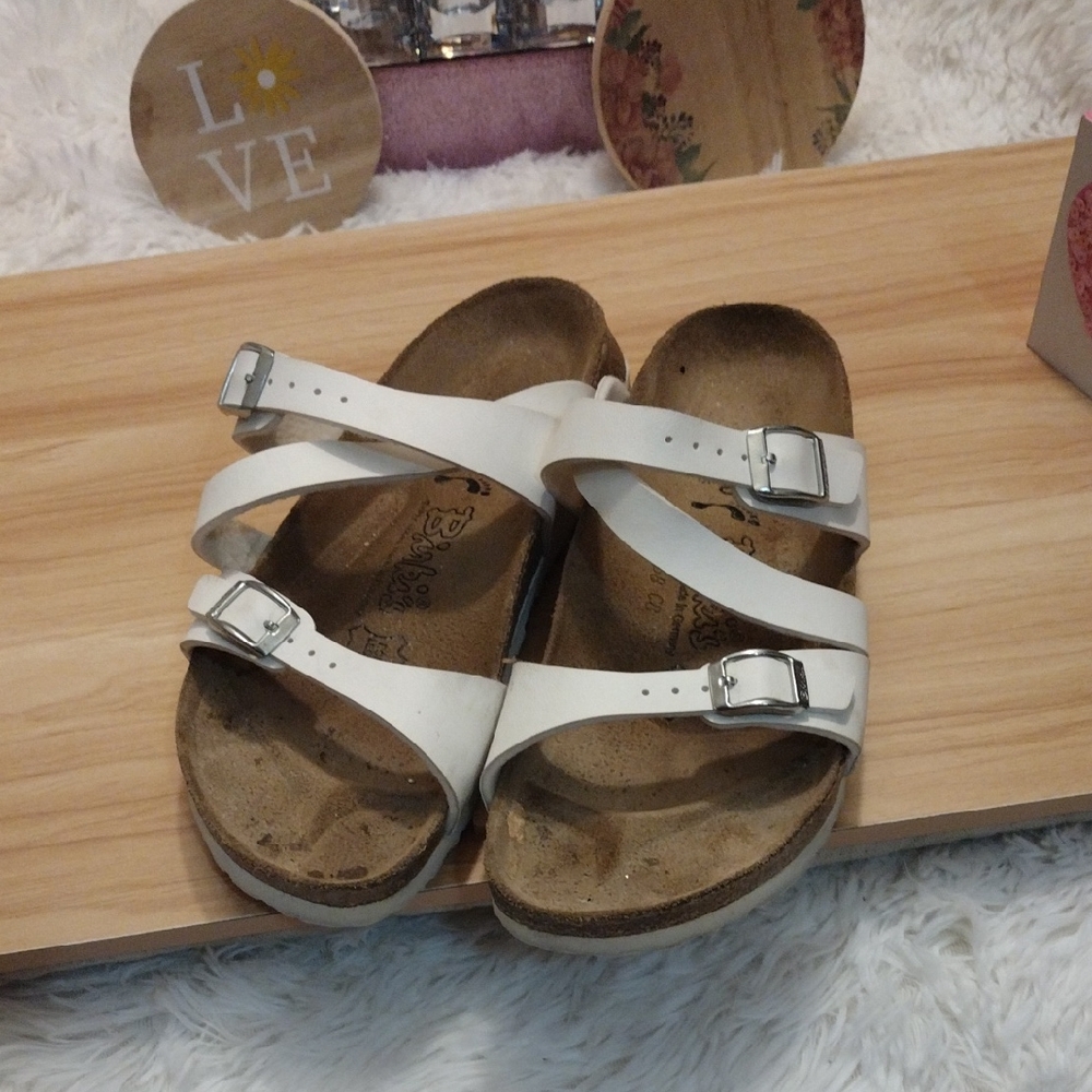 Birki’s By Birkenstock White Slip on Sandals Women 5/5.5 Strappy Double Buckle